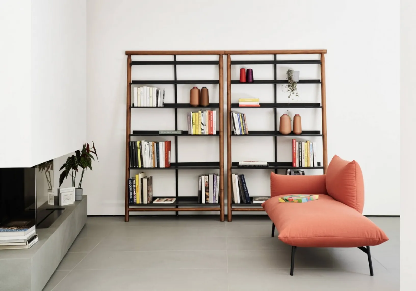 Libreria Suite in legno con ripiani in metallo di Midj